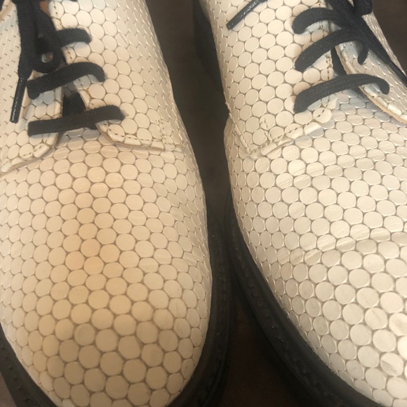 Robert Clergerie paris white oxfords lug soles 38.5 Like new - Picture 3 of 13
